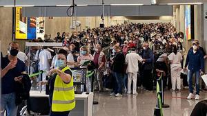 Caos a l’aeroport de Palma: el temps d’espera es duplica