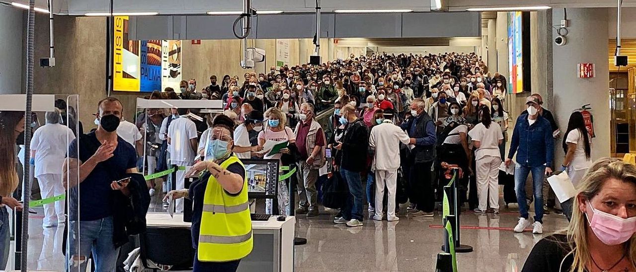 Aglomeración, en plena pandemia, en Son Sant Joan, el fin de semana pasado