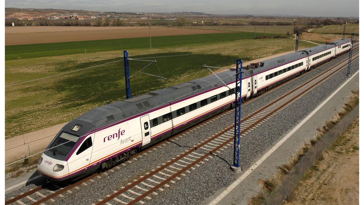 Imagen de uno de los trenes Avant que circula entre Alicante y Murcia desde el pasado 20 de diciembre