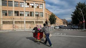 Sis mesos després del desallotjament de les naus dels carrers de Puigcerdà i de Pere IV, la Xarxa de suport als assentaments fa balanç de la situació dels assentaments al barri de Poblenou.