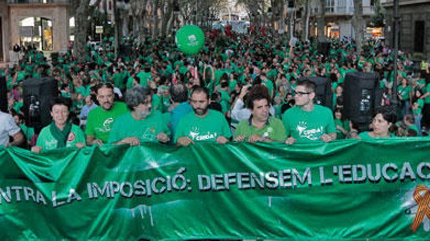 Declaran ilegales los servicios mínimos de la huelga de docentes