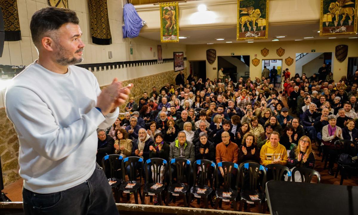 Gabriel Rufián interviene en un acto en Onil a final de enero.