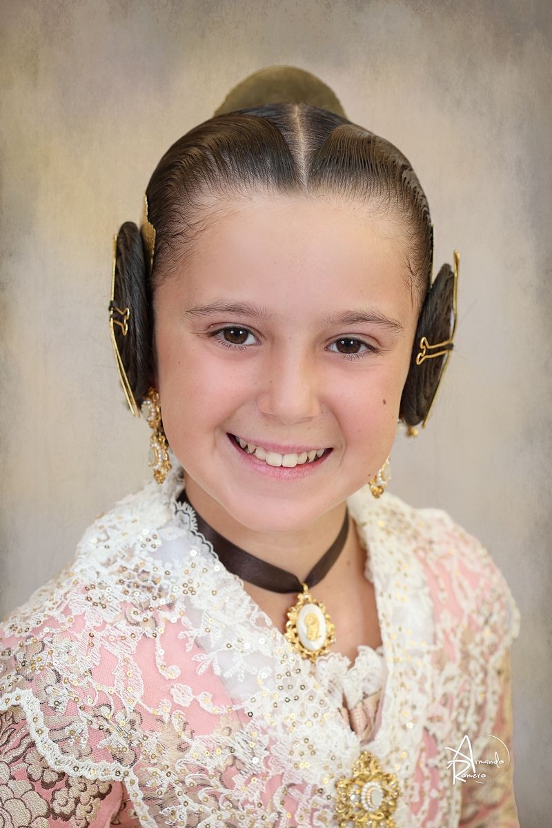 Nuria Miana Llopis (Pintor Salvador Abril-Peris y Valero).jpg