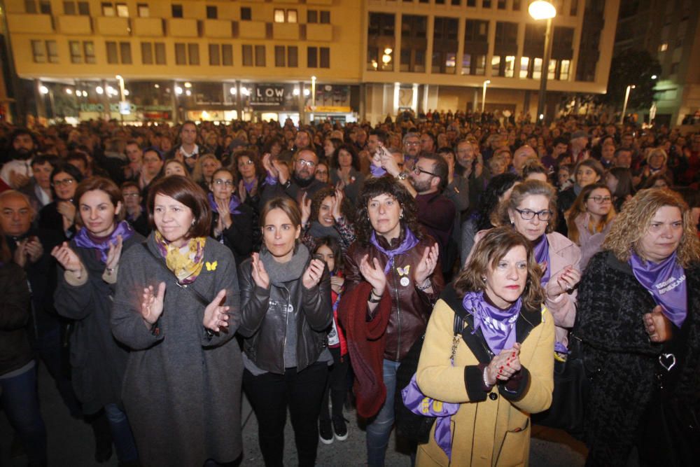 Multitudinària manifestació feminista a Girona