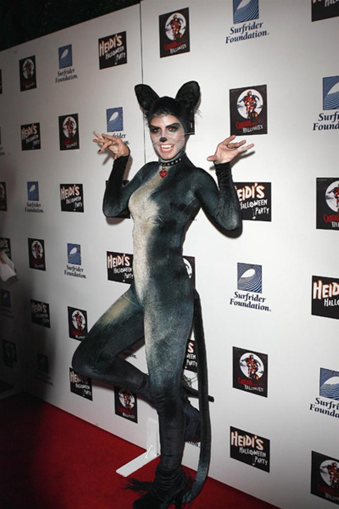 Heidi Klum disfrazada de gato en Halloween