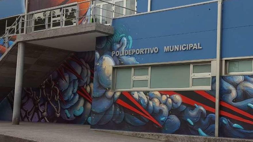 El polideportivo de O Burgo estrena grafiti para combatir las pintadas