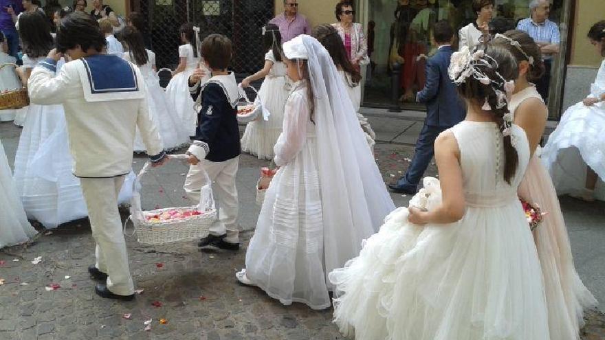 La misa y la procesión, actos centrales de la festividad del Corpus Christi