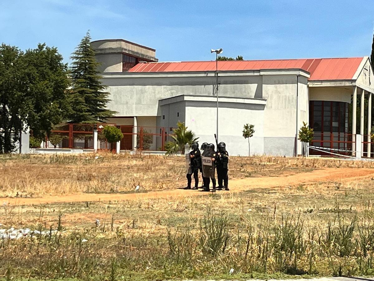 Fotogalería | Imágenes del dispostivo policial en Suerte de Saavedra
