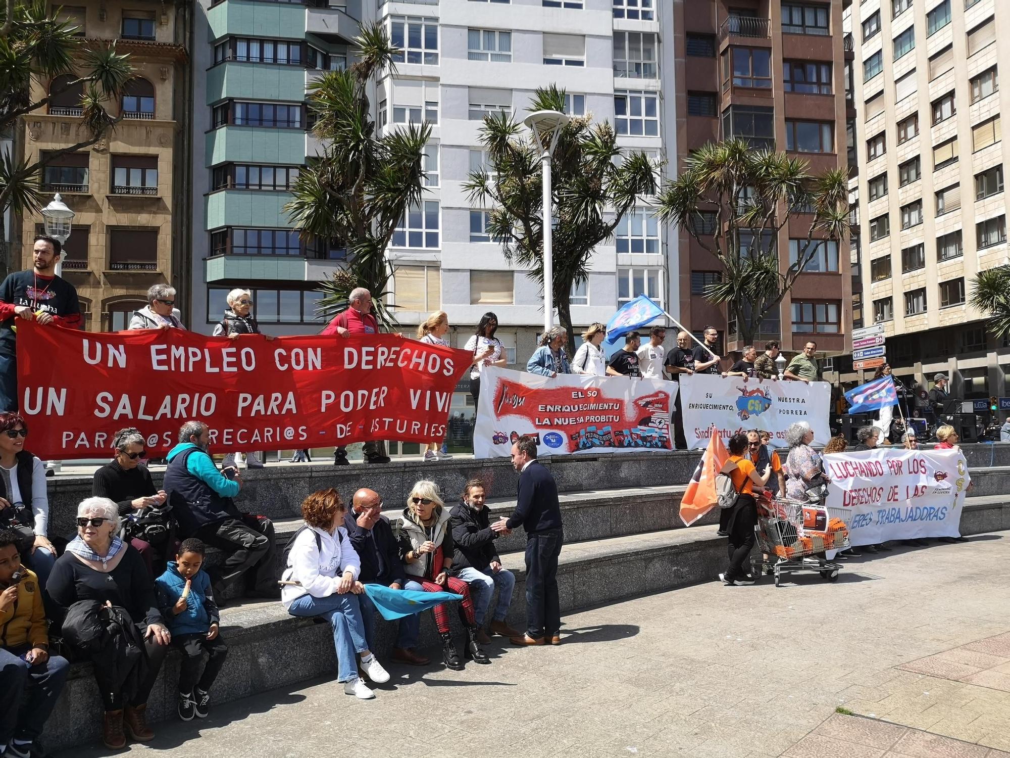 La marcha por el 1 de Mayo de los sindicatos minoritarios en Gijón, en ...