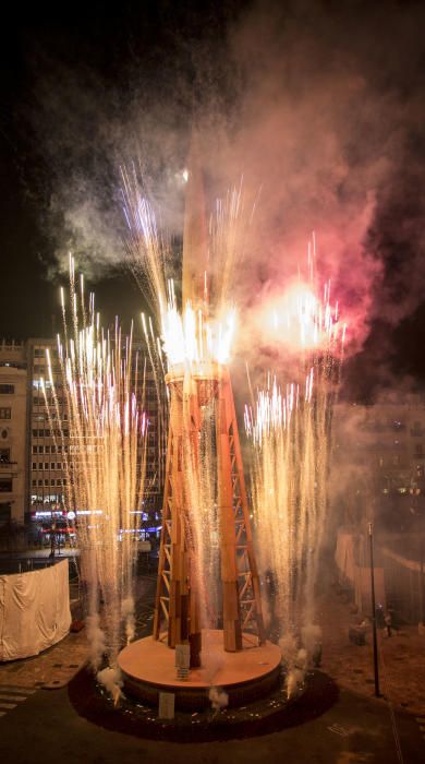 Así ha sido la 'cremà' de la falla municipal