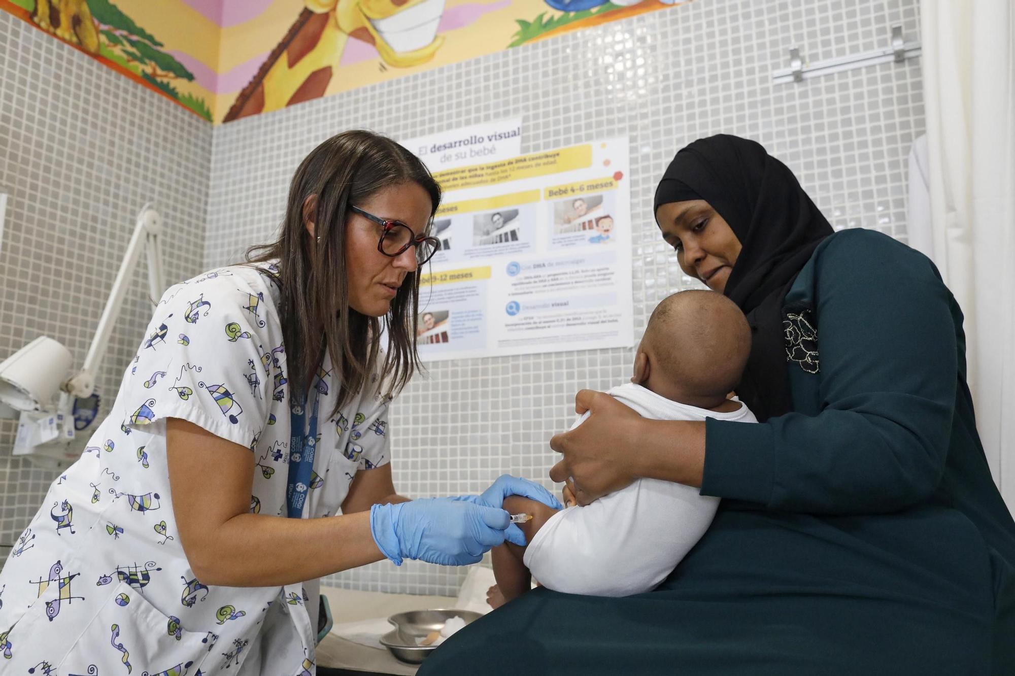 Més de 6.000 nadons gironins rebran la vacuna per evitar la bronquiolitis