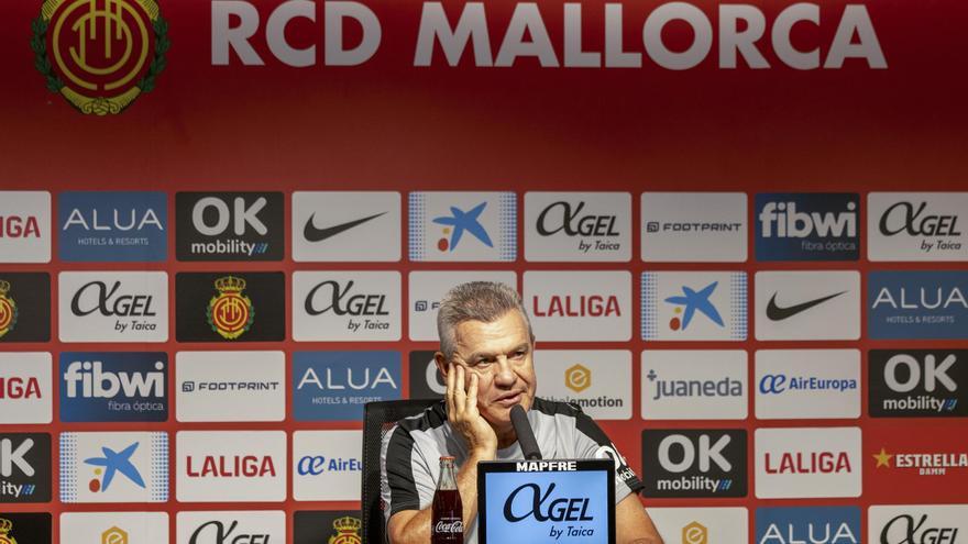 Cyle Larín preguntó a Aguirre que porqué no jugaba. No puedes perderte la respuesta del técnico...