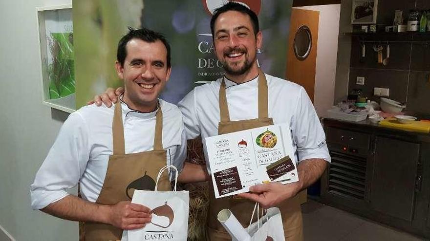 Víctor Otero y Ángel Martínez, al recibir el premio. // D.P.