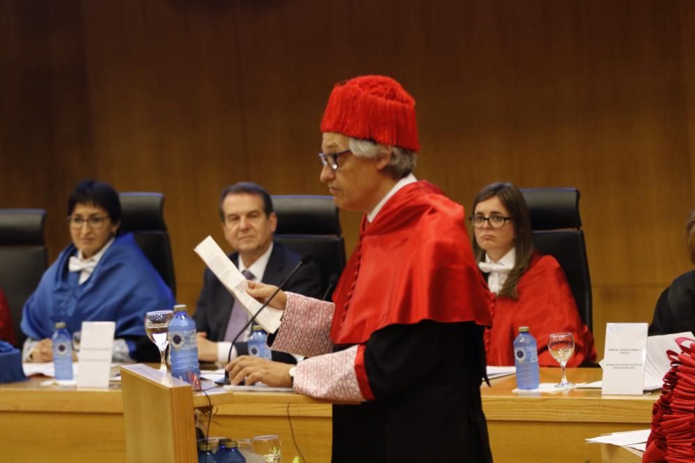 Graduación de "Teleco" y Derecho Económico