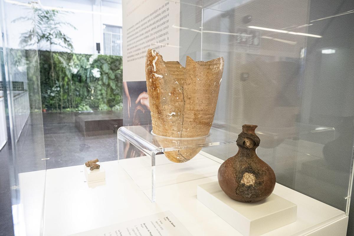 Vasijas con restos de sal halladas en el barranco de Guayadeque.