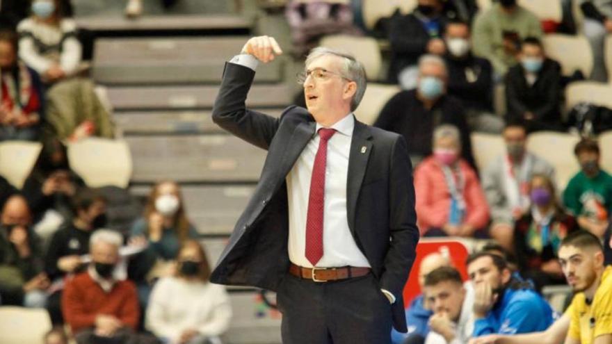 El entrenador del Monbus Obradoiro se mostró muy precavido de cara al encuentro de este miércoles, ante el Cazoo Baskonia / FERNANDO BLANCO