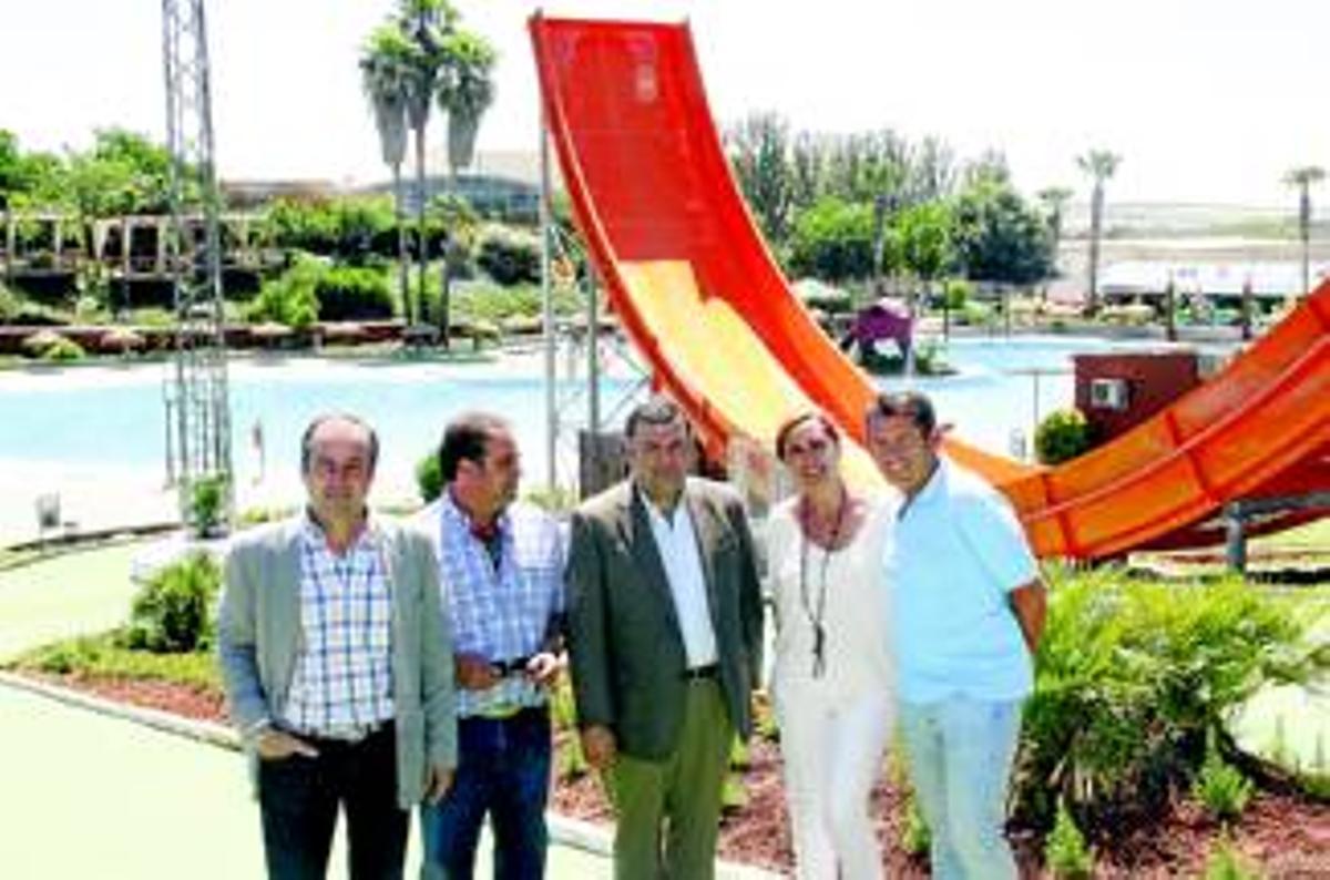 El Aquasierra estrena este año un tobogán gigante