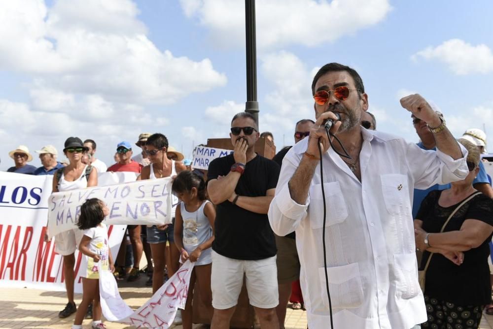 Protestas por el estado del Mar Menor en Los Nieto