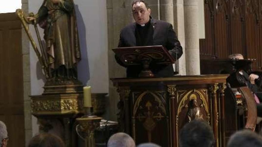 Don Samuel Montes, durante la lectura del pregón. // R.Grobas