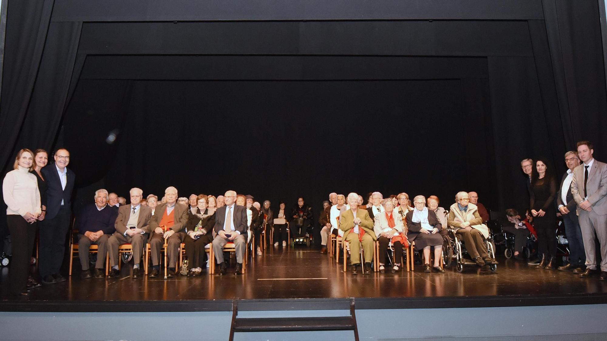 Entrega de medalles als figuerencs que enguany celebren el seu 90è aniversari