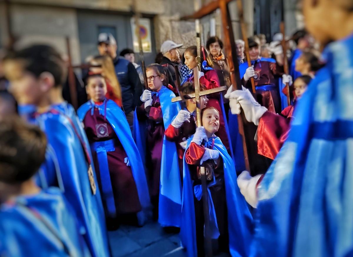 La patrona de Cangas sale en procesión para abrir la Semana Santa