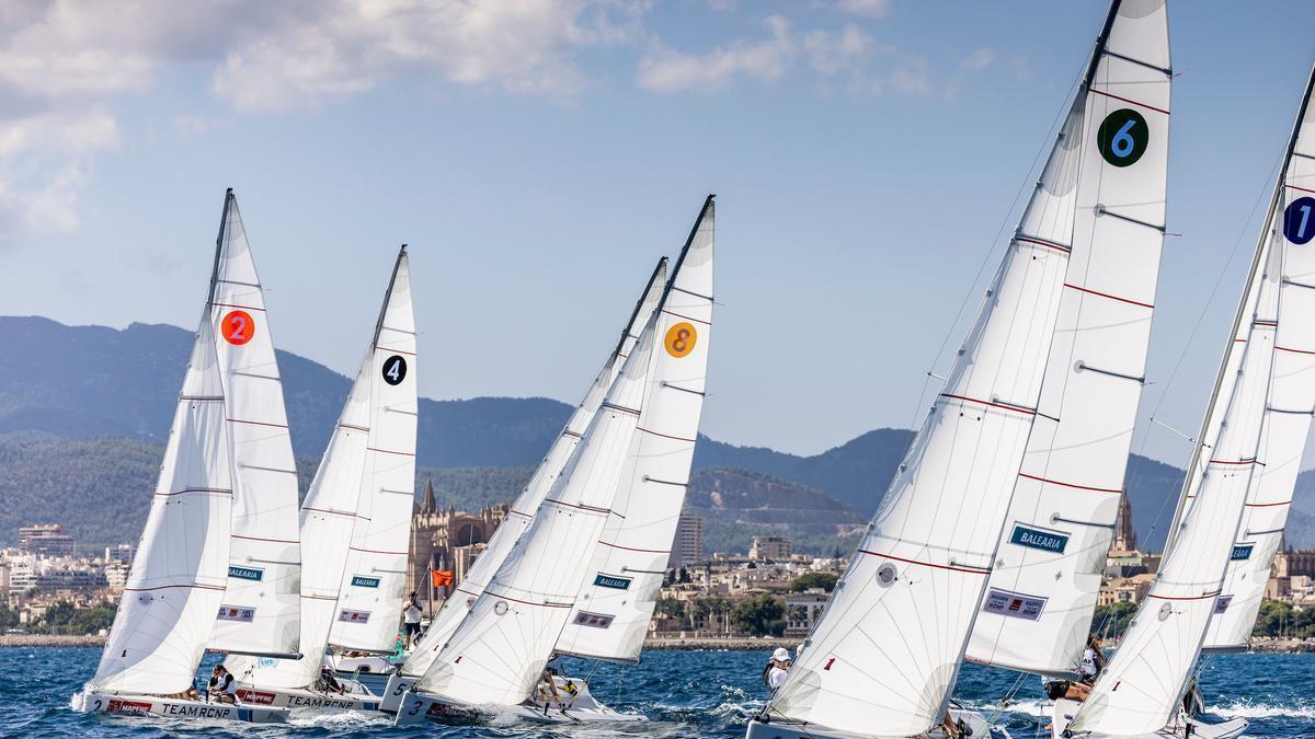 Las embarcaciones de la Baleària Women’s Cup compiten.