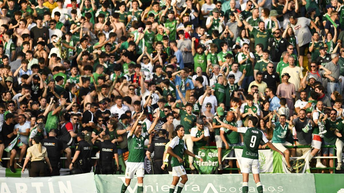 Celebración de un gol ante el Estepona el 31 de mayo, día de la última victoria del CPC en el Príncipe Felipe.