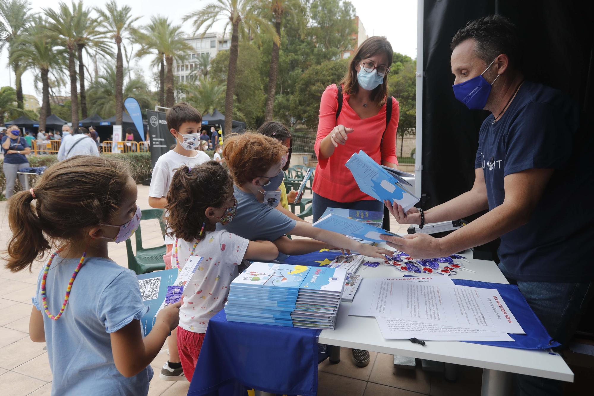 La ‘Nit Mediterrània de les Investigadores’ acerca la ciencia a los niños