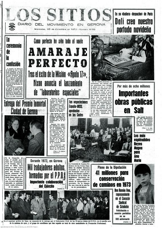 Notícia a la portada de Los Sitios que mostra Dalí creant l’onra per a la portada de Nadal del 1972 a la «banyera-despatx» del seu hotel de París.