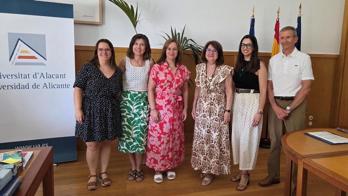 López Narbón, Timofeeva, López Galera, Navarro, Núñez y Llopis, tras la firma