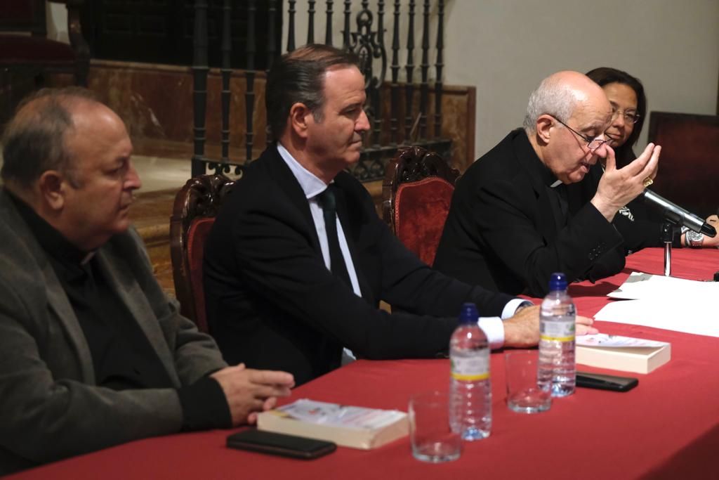 Conferencia de monseñor Rino Fisichella sobre el Jubileo Cofrade en Málaga