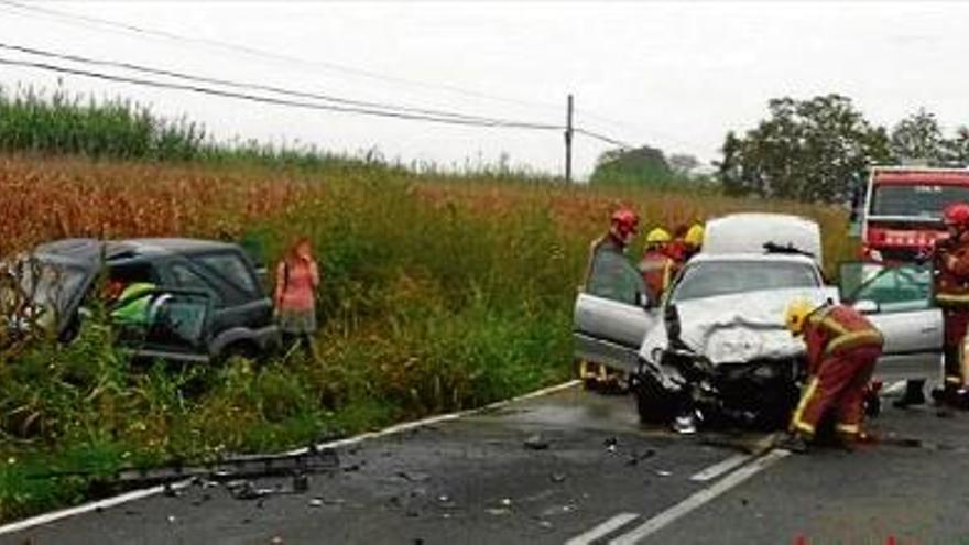 Els bombers van haver de rescatar els ocupants d&#039;un vehicle en un sinistre de Jafre.