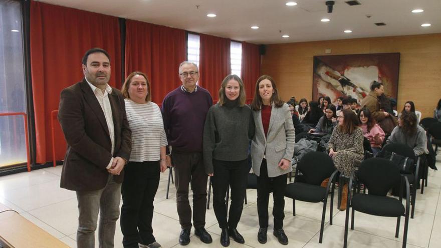 El campus ourensano celebra una jornada para profundizar sobre la educación familiar