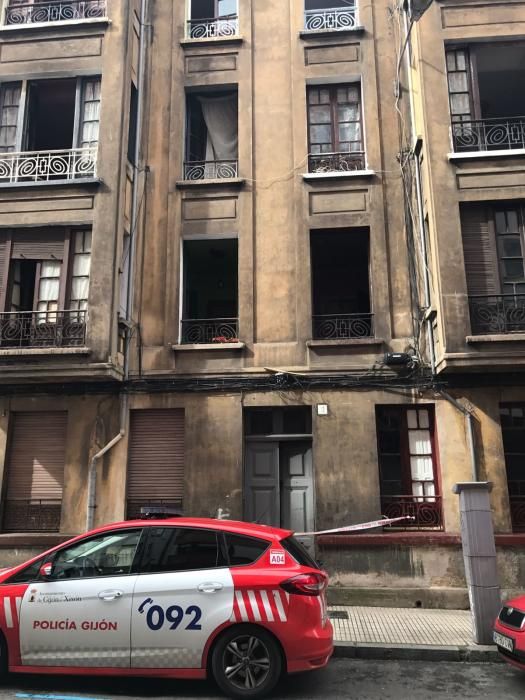 Las familias rumanas desalojadas del edificio incendiado todavía no pueden volver a sus viviendas.