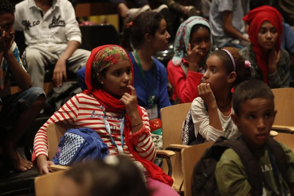 Llegada a Asturias de los niños saharauis del programa "Vacaciones en Paz"