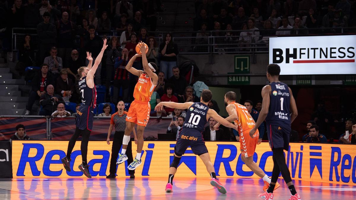 Aquest tir de Kameron Taylor manté el València en el lideratge