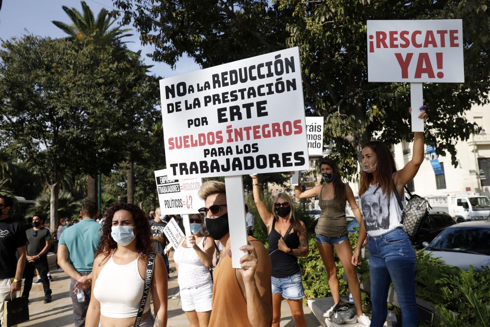La hostelería llena las calles de Málaga para protestar por las restricciones
