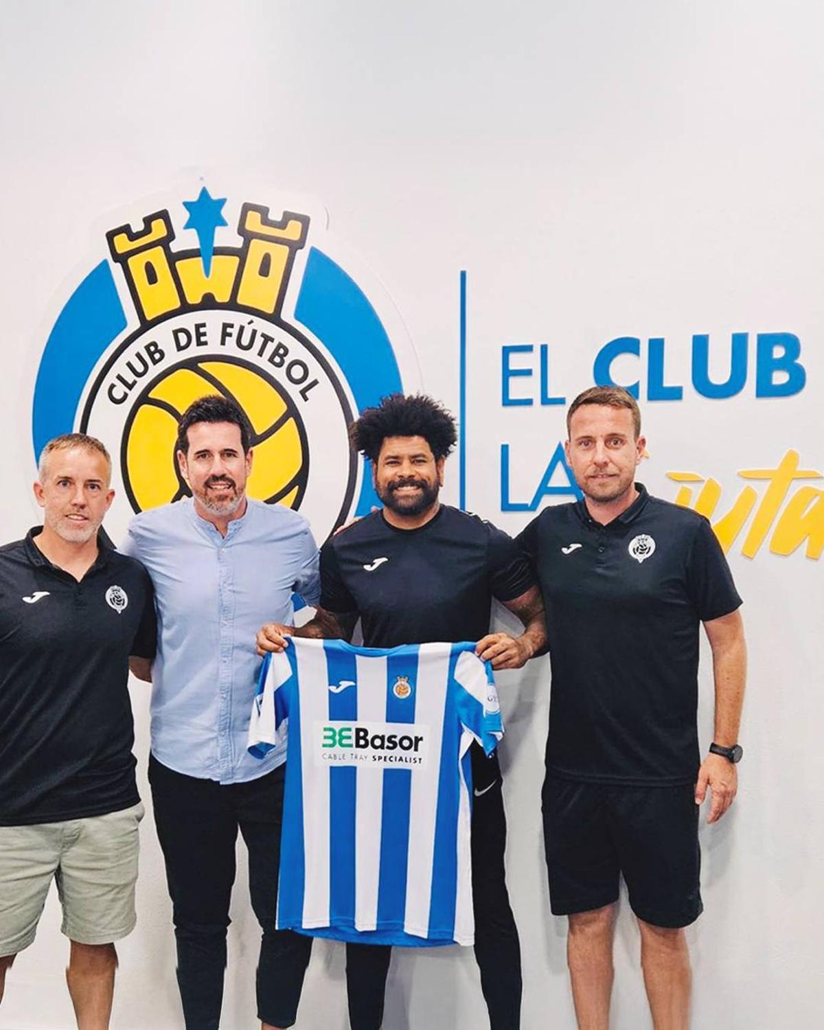 Los entrenadores de porteros de la Academia con técnicos del club