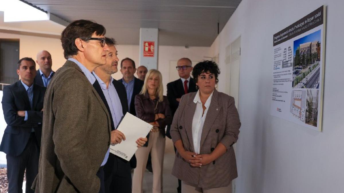 El president de la Generalitat, Salvador Illa, visitando una promoción de pisos en Santa Coloma de Gramenet