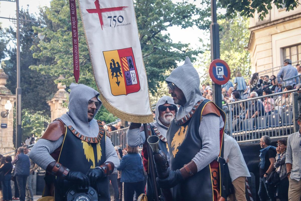 Los arcabuces toman Alcoy en el 750 aniversario de Sant Jordi