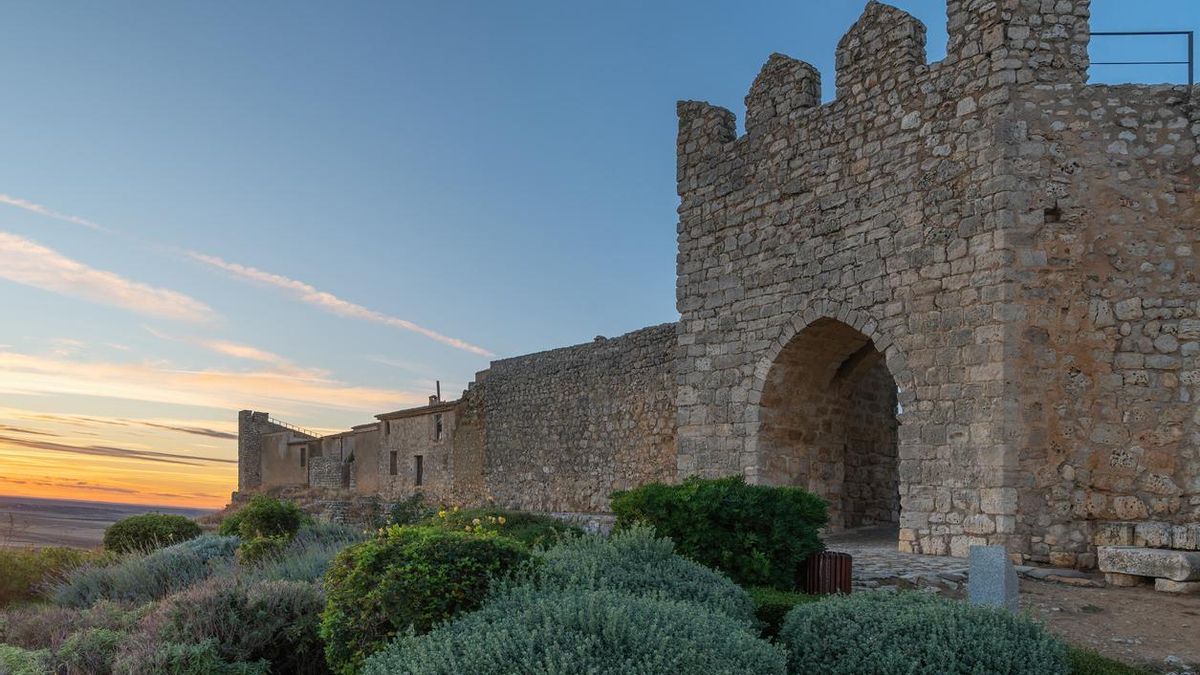 Tiene una muralla donde el tiempo se detiene: así es el pueblo medieval mejor conservado de España