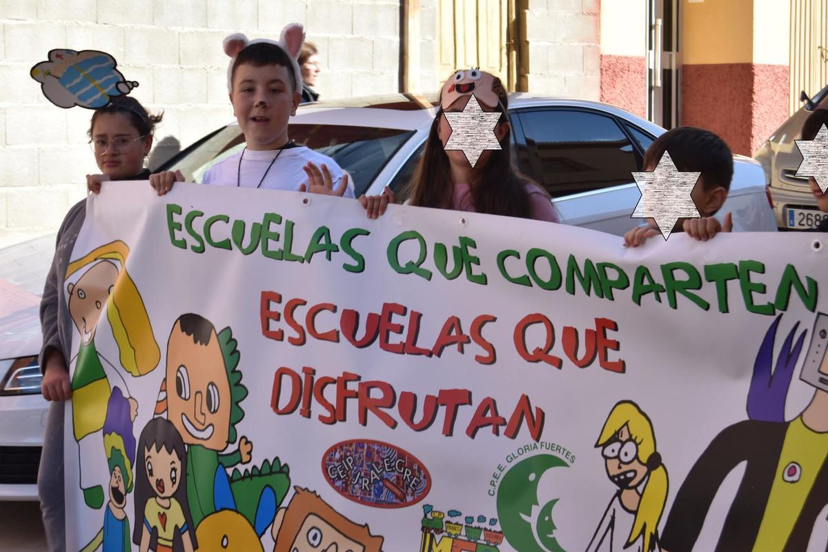 'Escuelas que comparten, escuelas que disfrutan': el Carnaval inclusivo recorre las calles de Andorra