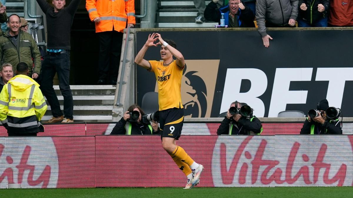 Strand-Larsen celebra su gol contra el Manchester City