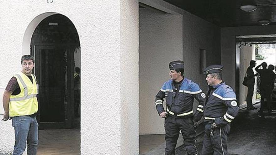 Asesinada una española, su hijo y sus padres en Pau