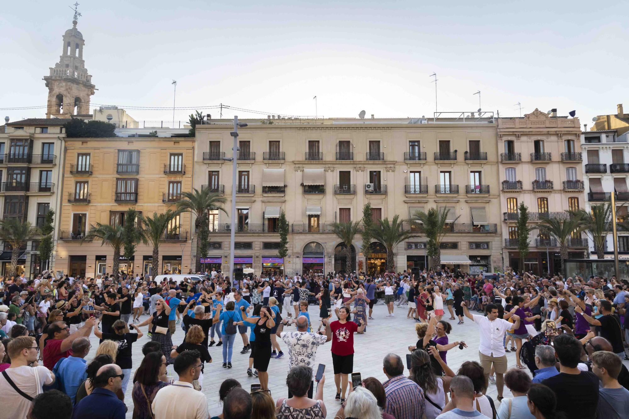 Jotas para estrenar la nueva Plaza de la Reina