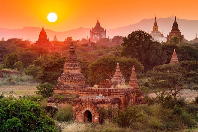 Amanecer en Bagan, Myanmar