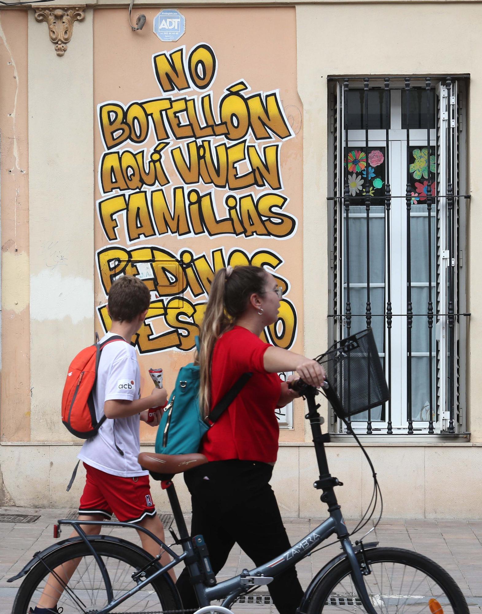 Benimaclet amanece con pintadas en contra de los botellones