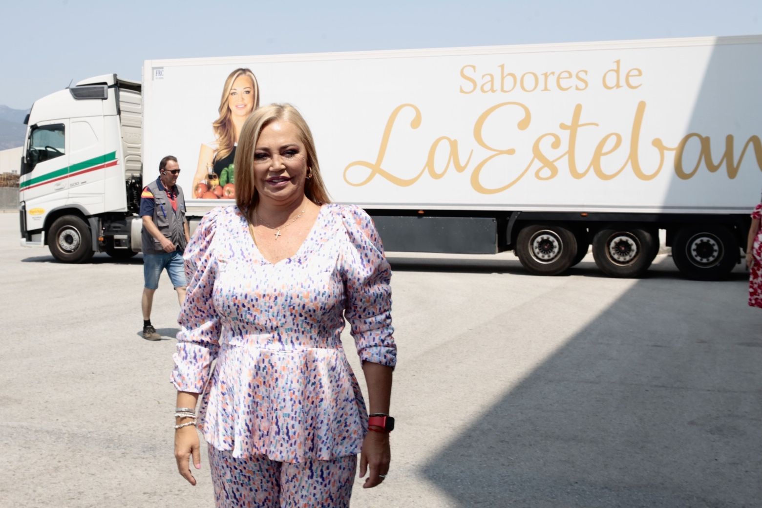 Belén Esteban visita en Alhama la empresa de gazpacho Cool Veg