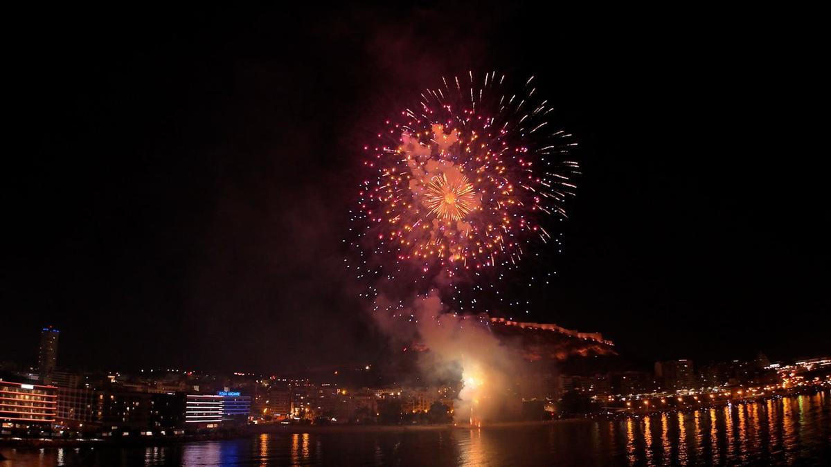 Mediterráneo pone el broche al concurso de fuegos artificiales de Hogueras 2026
