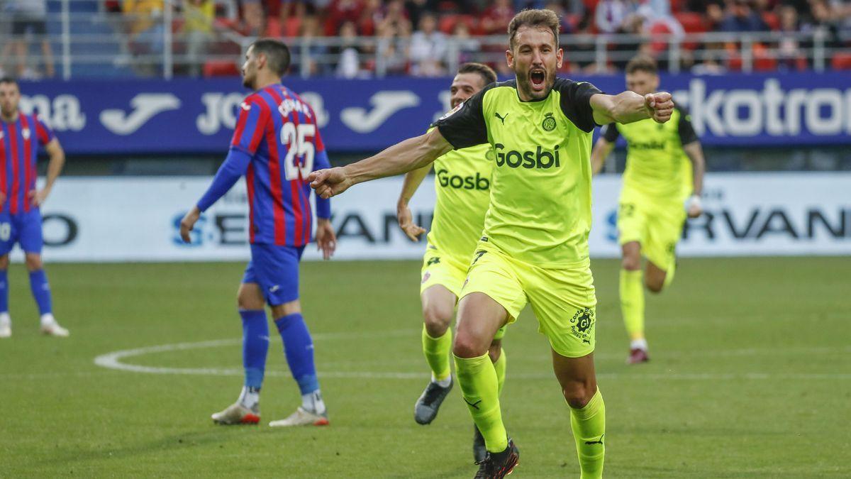 Los jugadores del Girona celebran la victoria.